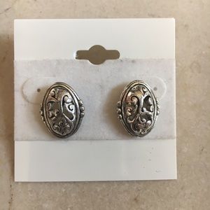 Oval shaped scroll design earrings